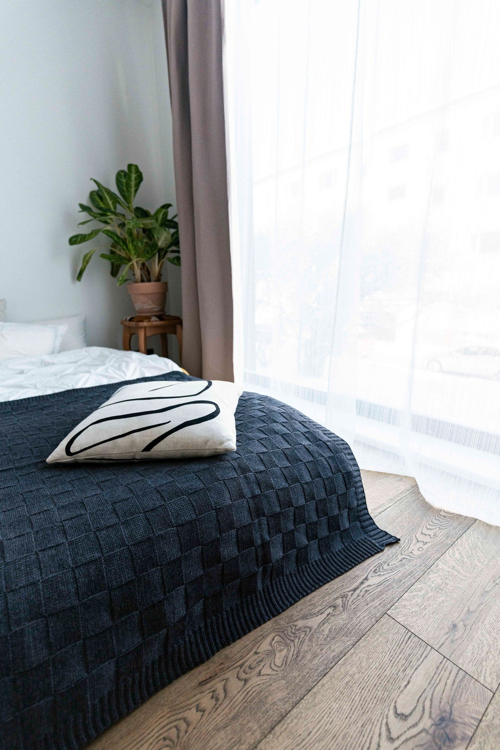 Square merino throw - Charcoal grey
