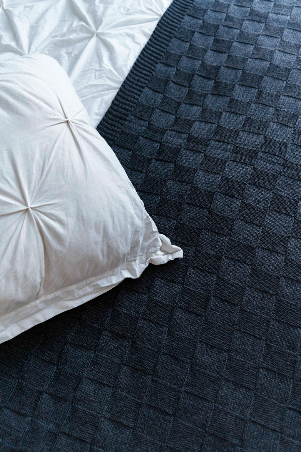 Square merino throw - Charcoal grey