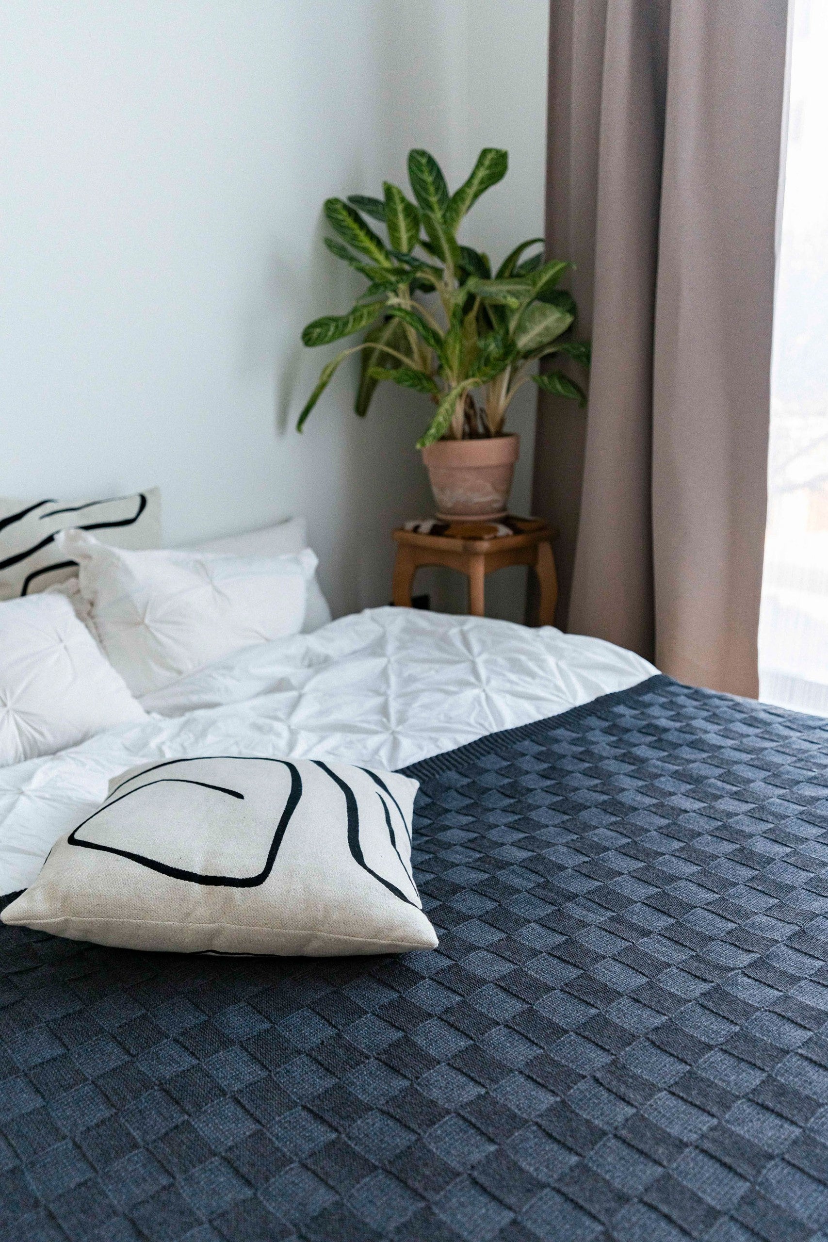 Square merino throw - Charcoal grey